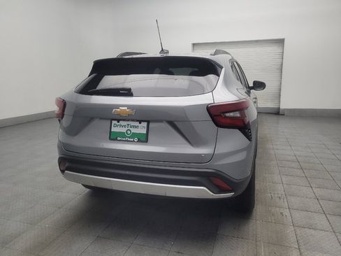 Used 2025 Chevrolet Trax LT FWD image 7