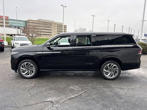 New 2026 Lincoln Navigator L Reserve AWD/4WD image 4