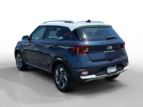 Certified 2021 Hyundai Venue FWD image 3