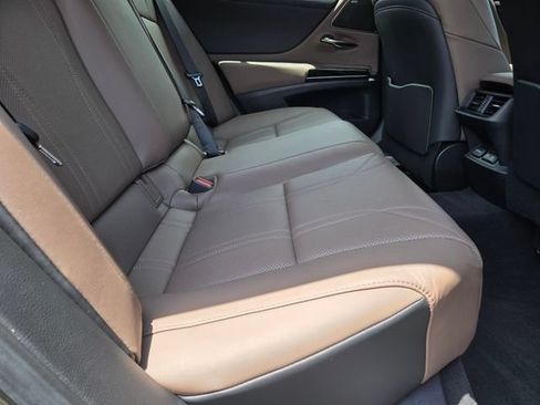 Used 2025 Lexus ES 350 w/ Accessory Package (Z1) FWD image 32