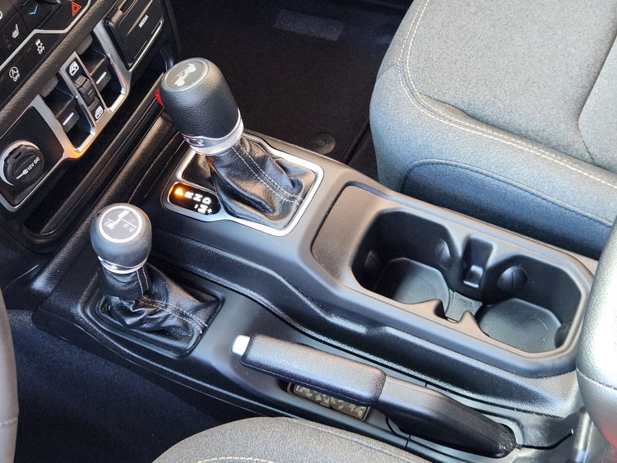 Used 2025 Jeep Wrangler Unlimited Sport AWD/4WD image 40