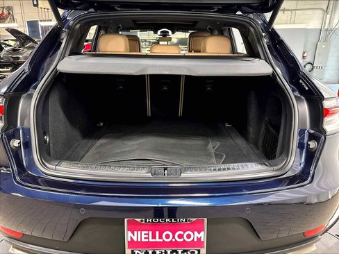 Used 2021 Porsche Macan AWD/4WD image 38