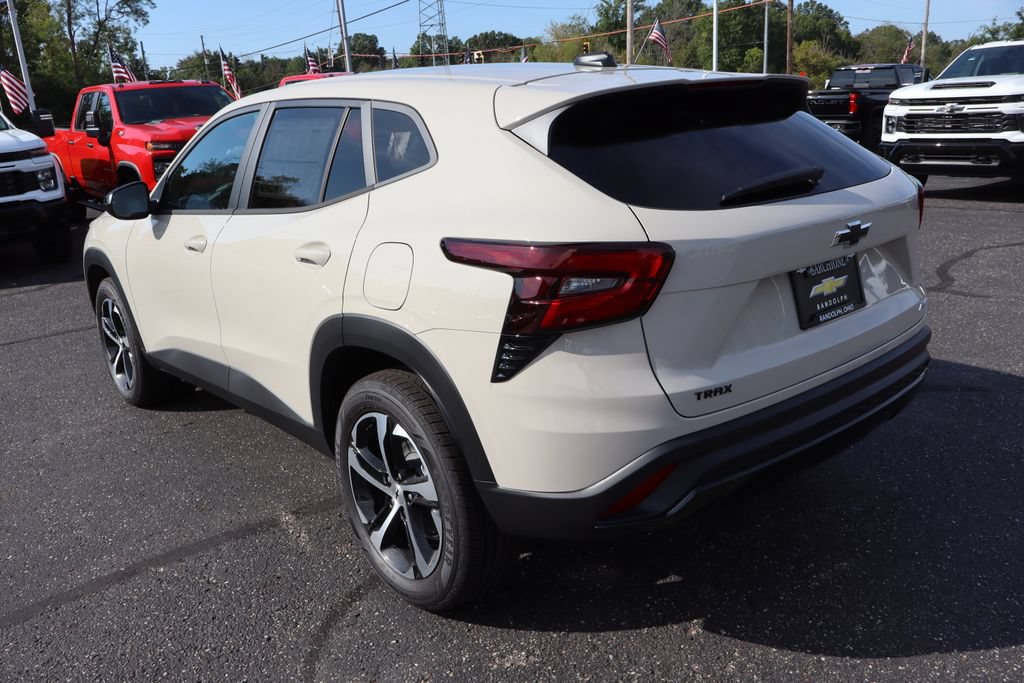 New 2026 Chevrolet Trax RS w/ Sunroof Package FWD image 3
