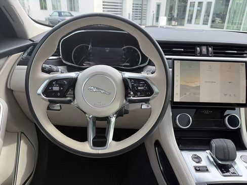 Used 2023 Jaguar F-PACE S AWD/4WD image 12