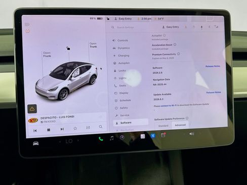 Used 2021 Tesla Model Y Long Range AWD/4WD image 45