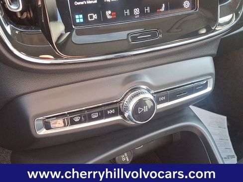 Certified 2025 Volvo XC40 B5 Core w/ Protection Package Premier image 17