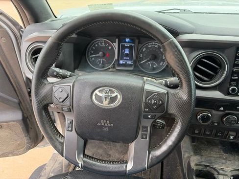 Used 2022 Toyota Tacoma TRD Off-Road w/ TRD Premium Off Road Package AWD/4WD image 14
