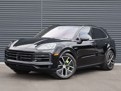 Certified 2025 Porsche Cayenne E-Hybrid AWD/4WD image 1