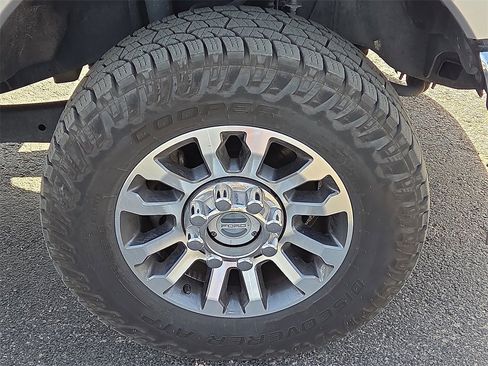 Certified 2022 Ford F250 Lariat w/ Lariat Ultimate Package image 11