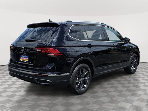 Used 2023 Volkswagen Tiguan SE w/ Panoramic Sunroof Package FWD image 5