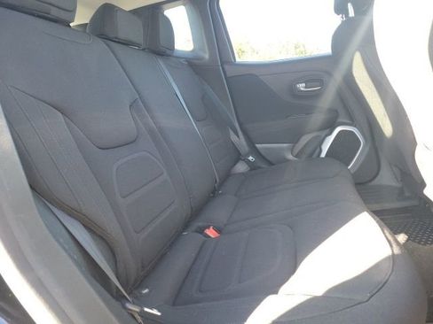 Used 2018 Jeep Renegade Latitude w/ Cold Weather Group image 23