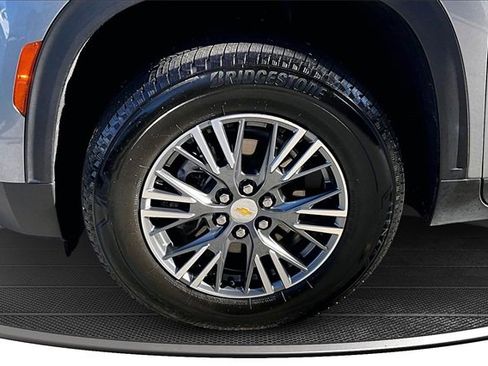 Used 2024 Chevrolet Traverse LT image 35