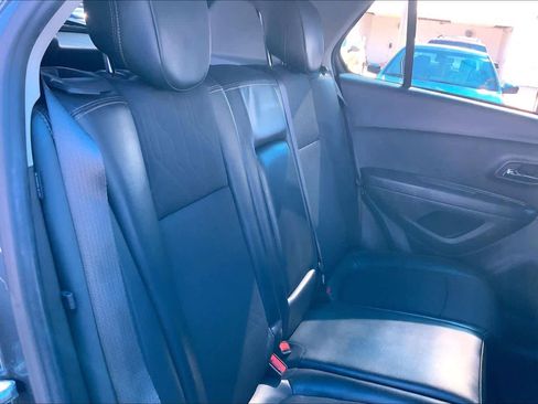 Used 2021 Chevrolet Trax LT w/ LT Convenience Package image 19