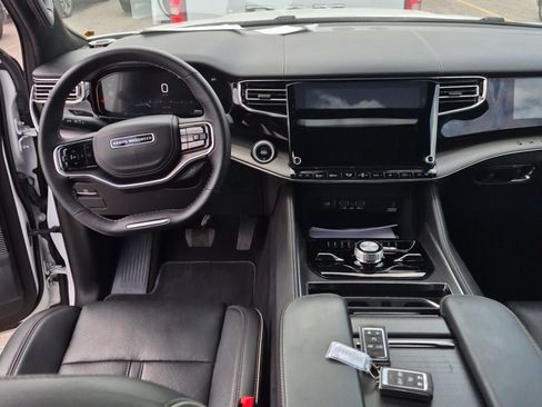 Used 2025 Jeep Grand Wagoneer L Series II Obsidian w/ Convenience Group III AWD/4WD image 8