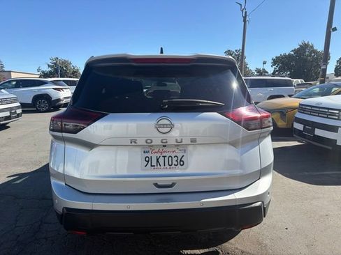 Used 2024 Nissan Rogue S FWD image 6