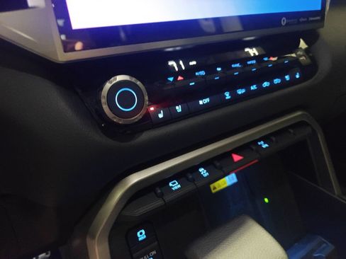 Used 2024 Toyota Tundra Limited image 12