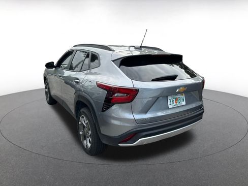 Used 2025 Chevrolet Trax LT w/ LT Convenience Package image 4
