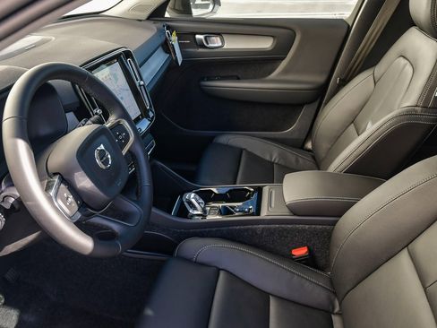 Certified 2025 Volvo XC40 B5 Ultra w/ Climate Package image 18