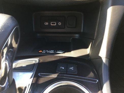 Used 2024 Chevrolet Equinox Premier AWD/4WD image 17