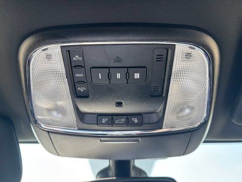 Used 2019 Jeep Grand Cherokee Limited w/ Trailer Tow Group IV AWD/4WD image 14
