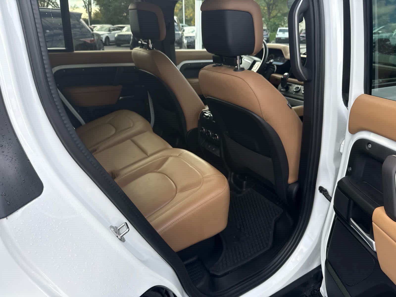 Certified 2025 Land Rover Defender 110 X-Dynamic SE AWD/4WD image 9