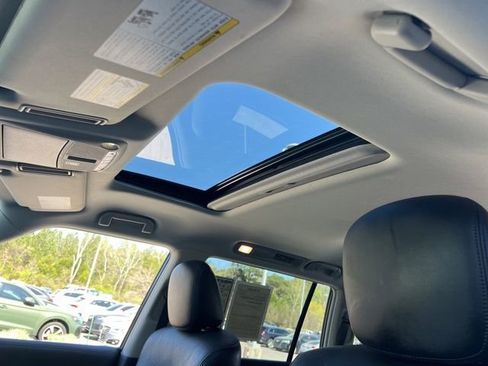 Used 2023 Nissan Armada SL w/ Captain's Chairs Package image 36