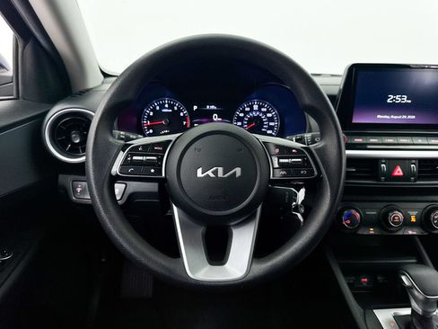 Used 2022 Kia Forte LXS w/ LXS Technology Package FWD image 3