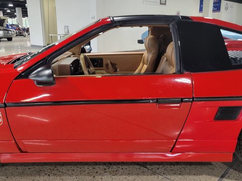 Used 1988 Pontiac Fiero GT RWD image 10