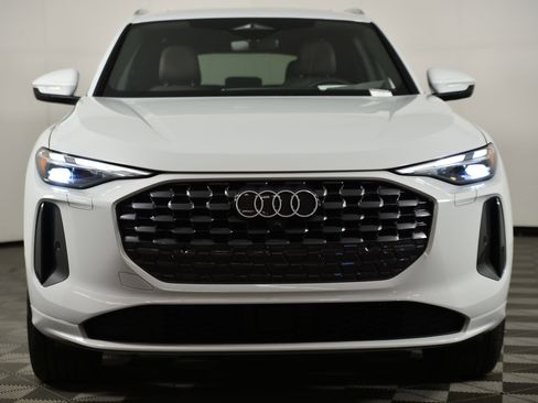 Certified 2025 Audi Q5 Premium w/ Convenience Package image 5