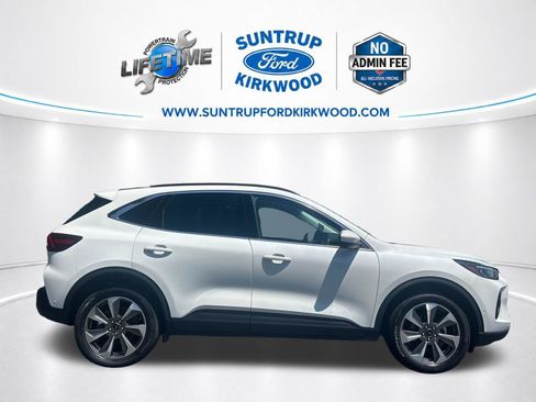 Used 2023 Ford Escape Platinum w/ Premium Technology Package AWD/4WD image 8