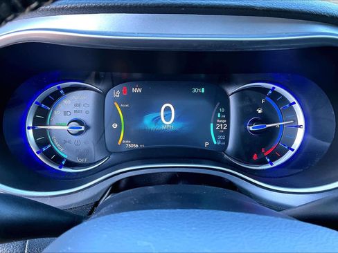 Used 2020 Chrysler Pacifica Limited w/ Advanced Safetytec Group image 23