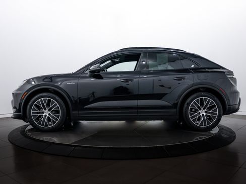 Certified 2025 Porsche Macan 4 Electric image 2