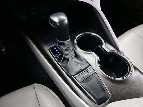 Used 2024 Toyota Camry SE image 21