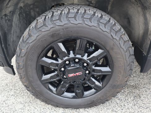 Used 2024 GMC Sierra 2500 AT4 w/ AT4 Premium Plus Package image 9