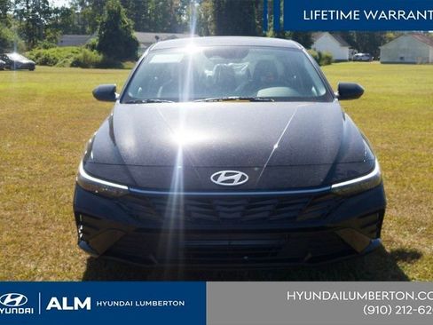 New 2026 Hyundai Elantra SE FWD image 3