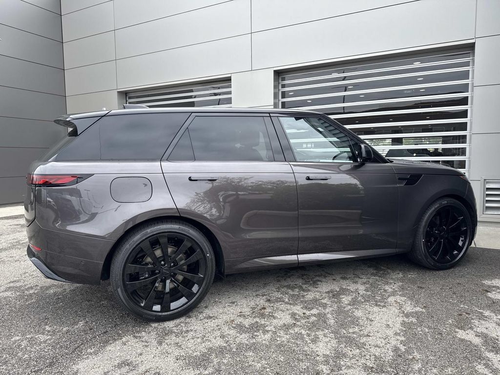 New 2026 Land Rover Range Rover Sport Dynamic SE AWD/4WD image 7