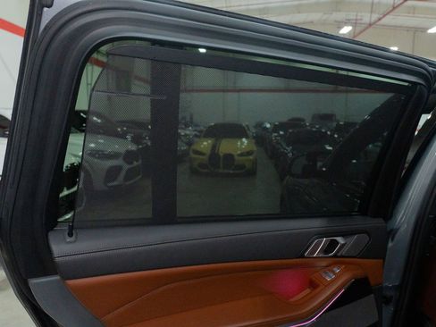 Used 2023 BMW X7 M60i image 25