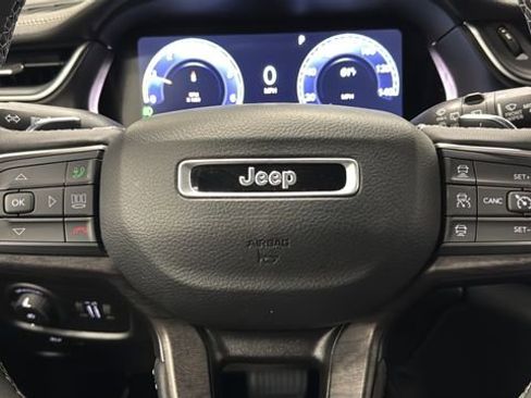 Used 2024 Jeep Grand Cherokee Limited w/ Luxury Tech Group II AWD/4WD image 16