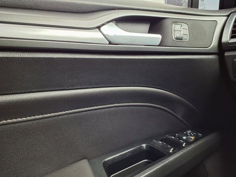 Used 2013 Ford Fusion Titanium w/ Titanium Driver Assist Pkg image 17