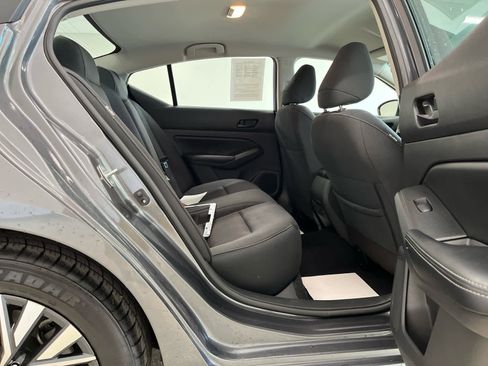 Used 2024 Nissan Altima 2.5 SV image 17