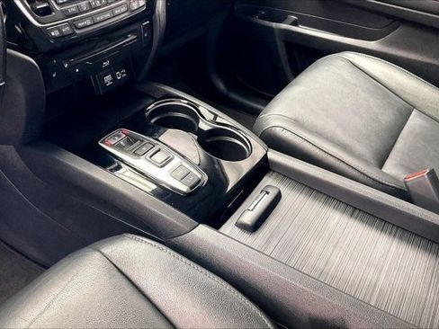 Used 2021 Honda Pilot Touring image 16