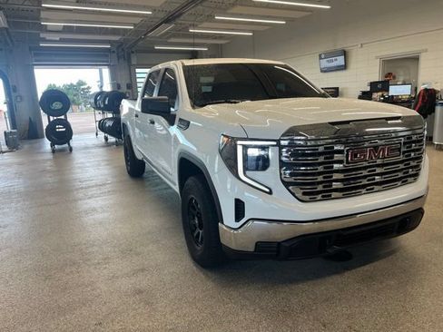 Used 2023 GMC Sierra 1500 Pro w/ Pro Value Package AWD/4WD image 3