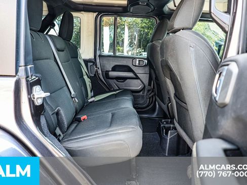 Used 2021 Jeep Wrangler Unlimited Sahara image 23