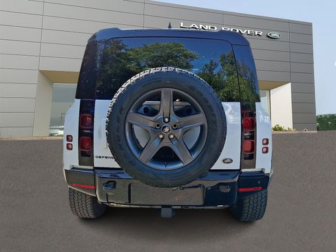 Used 2023 Land Rover Defender 110 X-Dynamic SE image 7