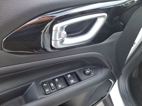 New 2026 Jeep Compass Latitude AWD/4WD image 18
