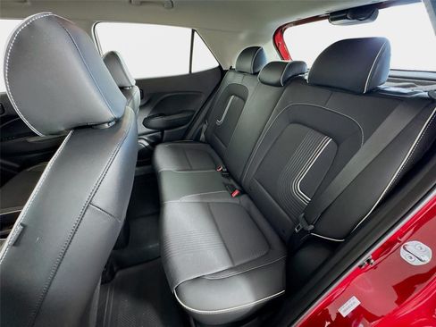 Certified 2025 Hyundai Venue Limited FWD image 22