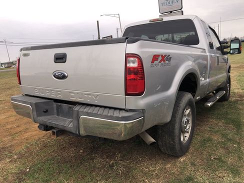 Used 2010 Ford F250 4x4 SuperCab Super Duty image 5
