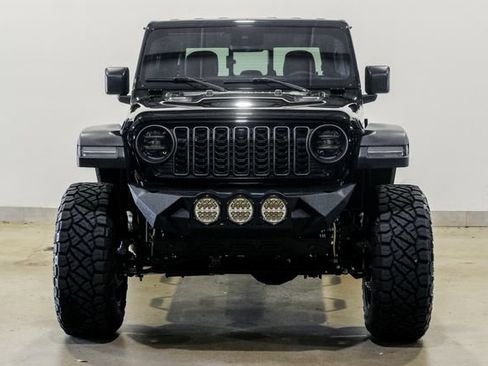 Used 2024 Jeep Gladiator Rubicon w/ Technology Group AWD/4WD image 2