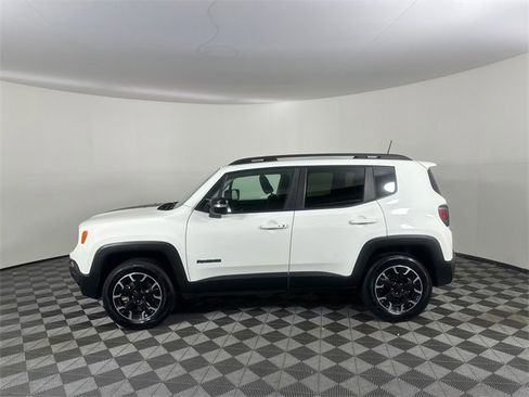Certified 2023 Jeep Renegade Latitude image 11