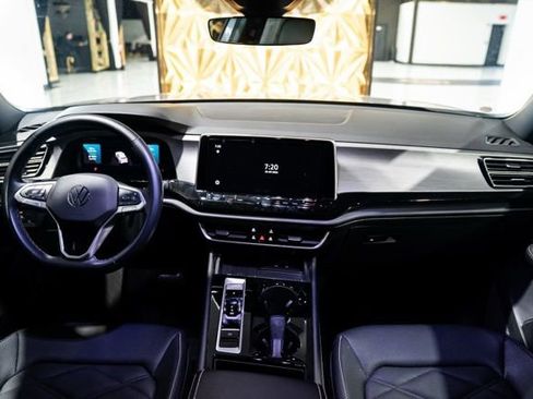 Used 2025 Volkswagen Atlas Cross Sport SE image 16